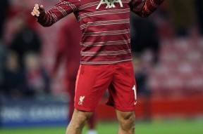 萨拉赫梅开二度，利物浦轻松胜出()