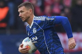 开云体育下载-沙尔克遭遇意外失利，德甲榜首位置动摇()