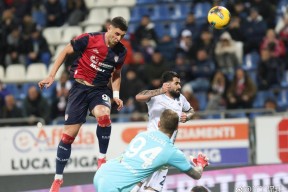 开云体育娱乐app-卡利亚里主场战胜豪门，展现巨大潜力()